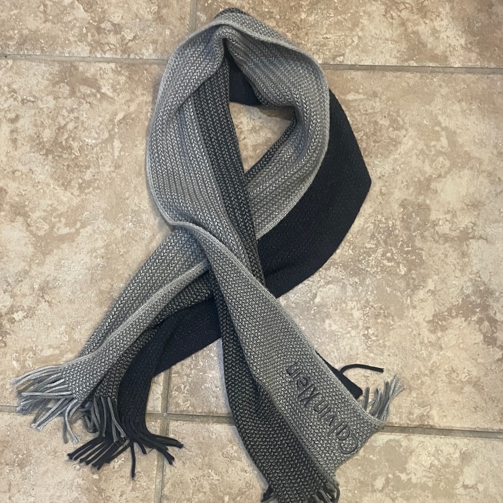 Calvin Klein Two-Tone Knit Scarf